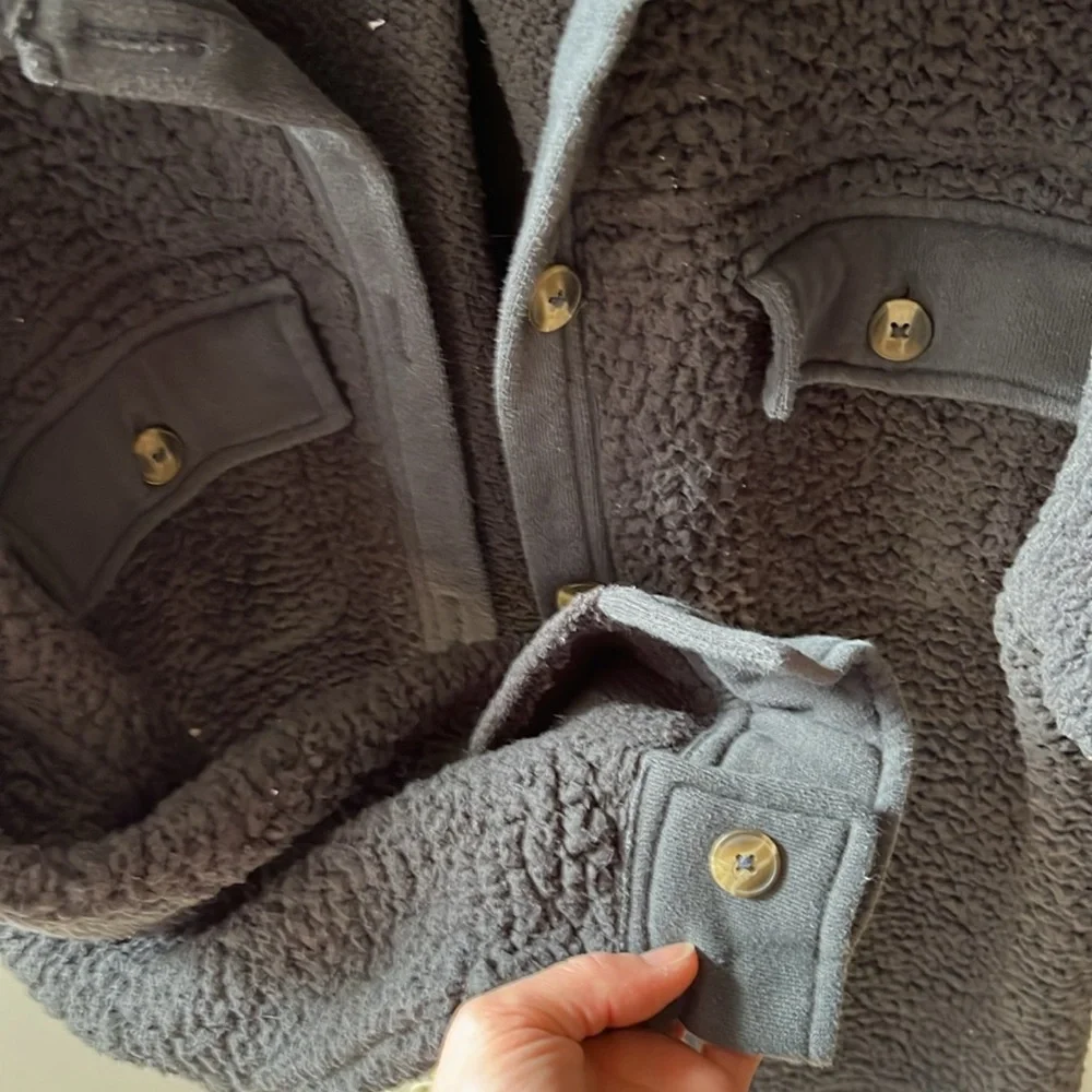 Shacket - Picture 6 of 6